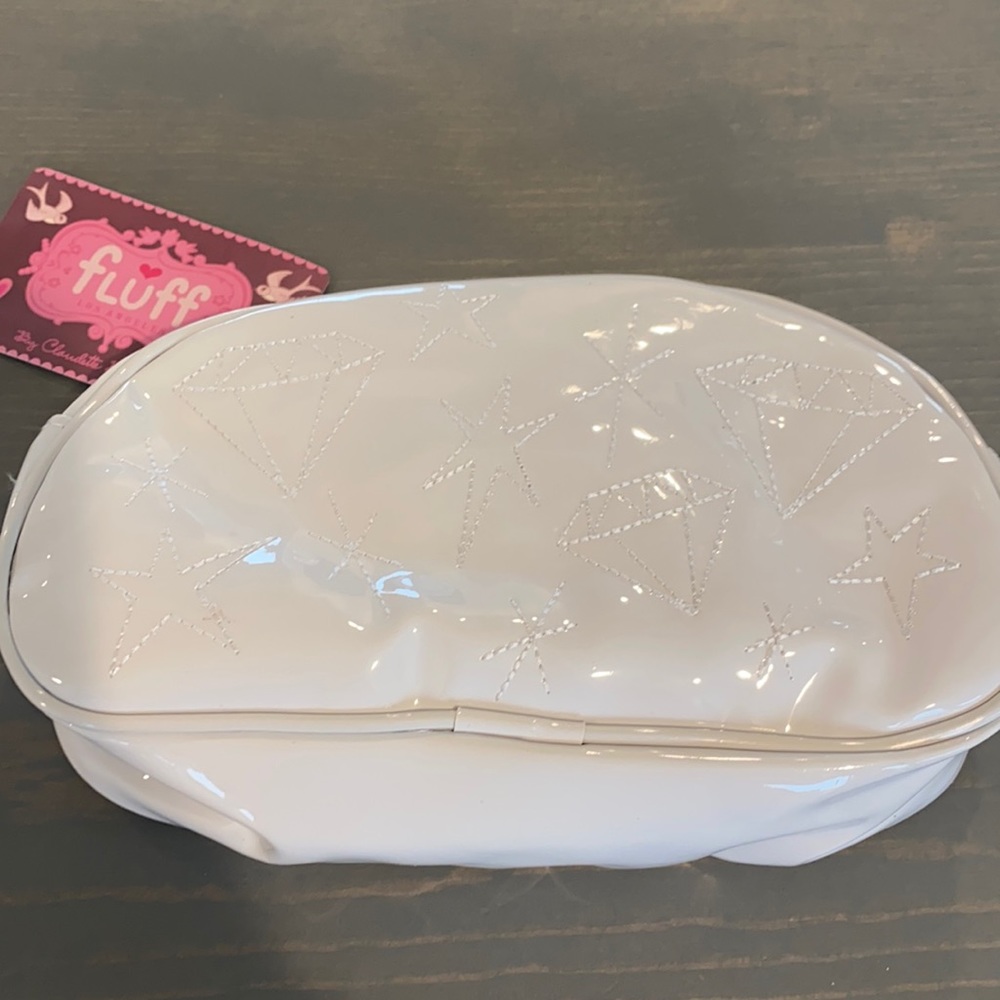 Fluff white patent make up bag, stars-heats, new